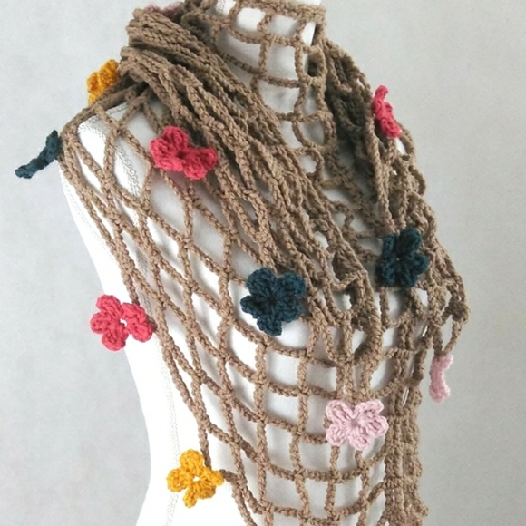 🌸 SOLD Wrap, Poncho, Handmade, Lace,Flowers - Picture 3 of 4